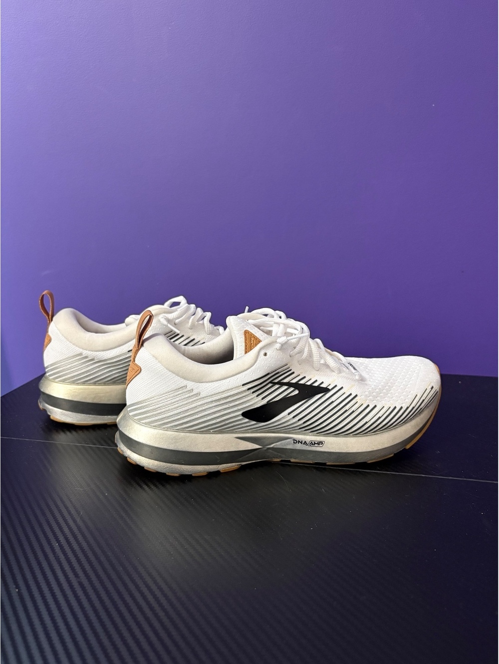 Men's Brooks DNA AMP Size 9